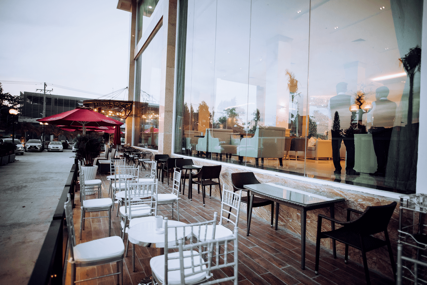 EDEN Cafe Sunrise Hotel